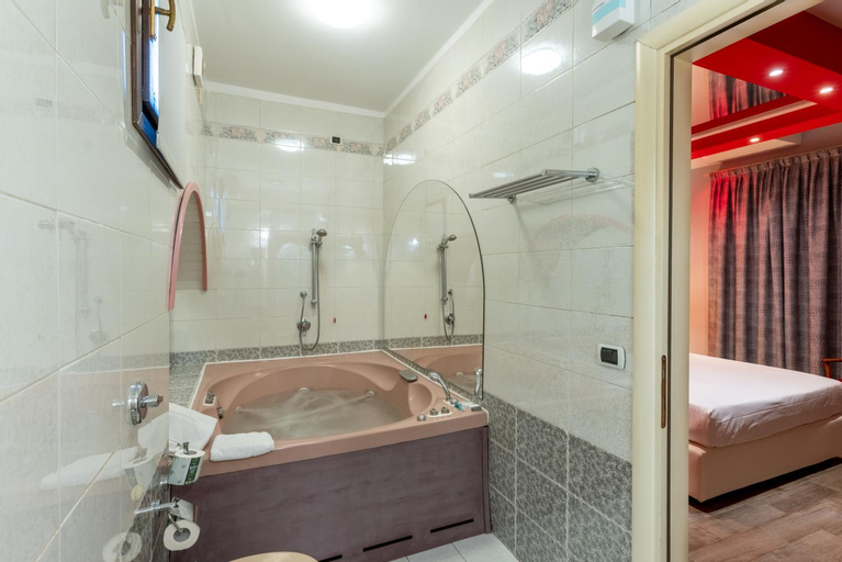 Bathroom 10