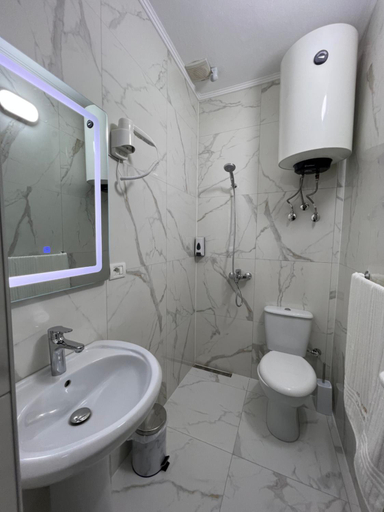 Bathroom 3, Old Town Inn, Pogradecit