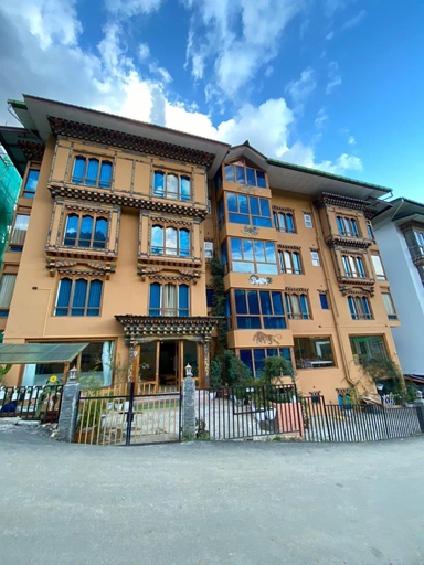 Exterior & Views