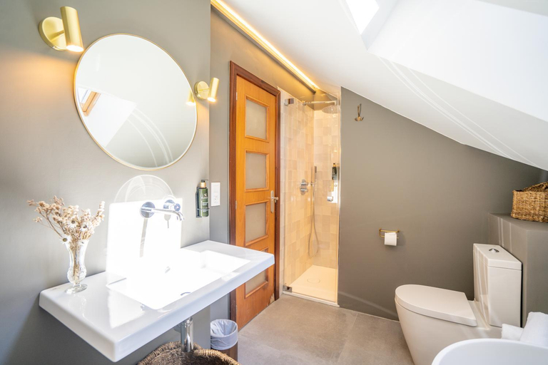 Bathroom 5, Torres de Somo, Cantabria