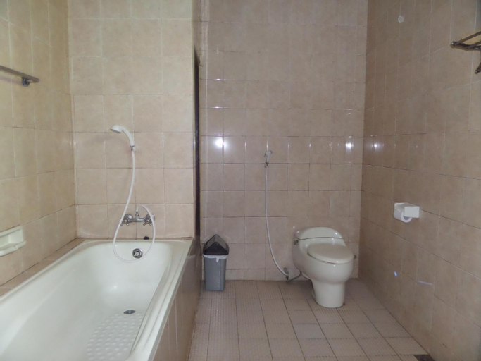 Bathroom 9