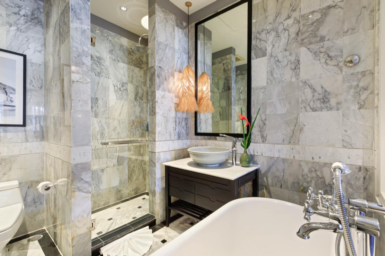 Bathroom 17