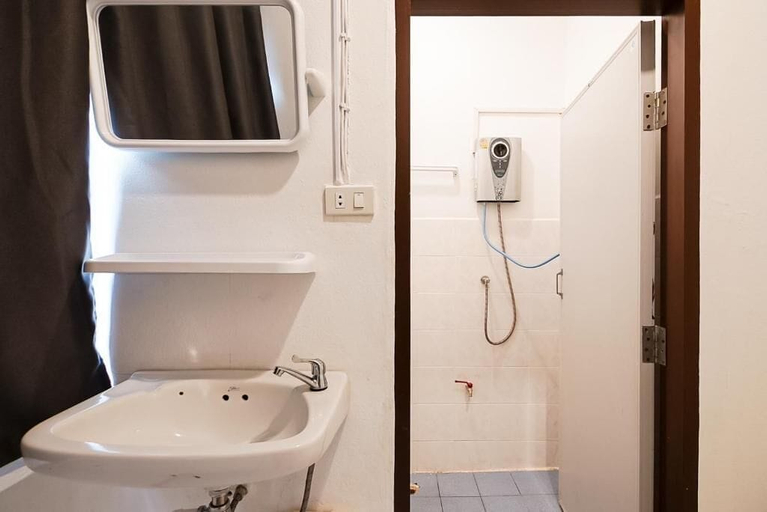 Bathroom 5, GO INN Asiatique , Bang Kho Laem