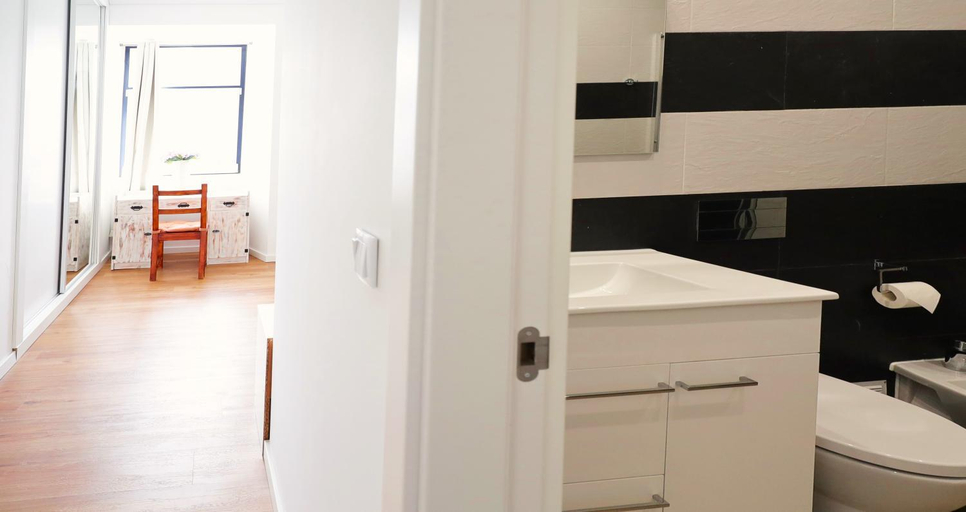 Bathroom 4, Lisboa Intendente 3Bedroom Apartment with Balcony, Lisbon