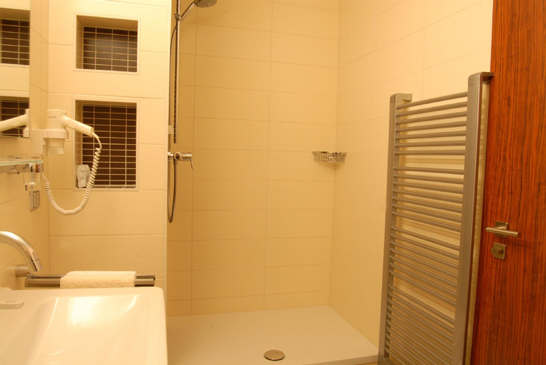 Bathroom 4