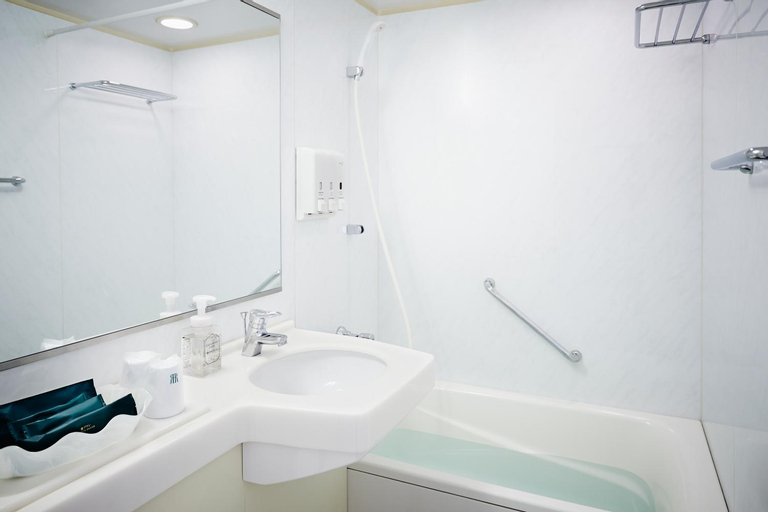 Bathroom 28