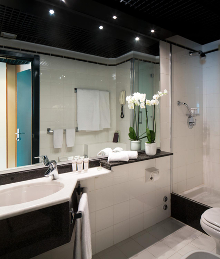 Bathroom 9