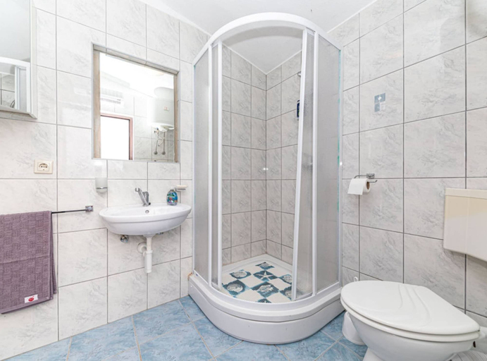 Bathroom 2, Countryside Idyllic Holiday Home With Pool, Prgomet