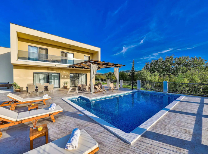 Sport & Beauty 4, Luxurious Sanctuary Villa Primorski Dolac With Pool, Primorski Dolac