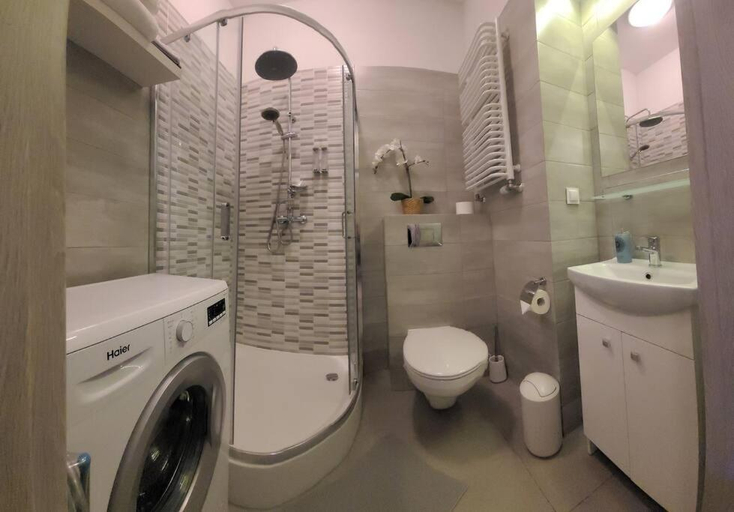Bathroom, Sunset Studio - Free Parking - Fast Internet - Close to Everything, Poznań City