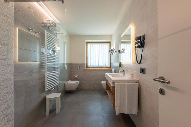 Bathroom, Hotel Ariston, Trento