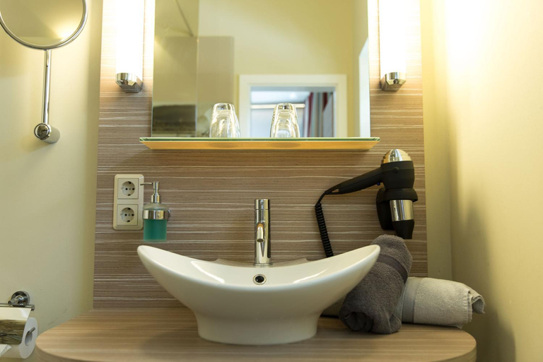 Bathroom 10