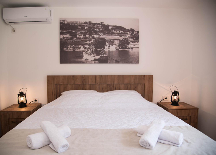 Others 2, Guest House La Baja