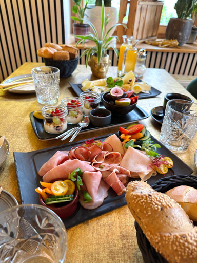 Food & Drinks