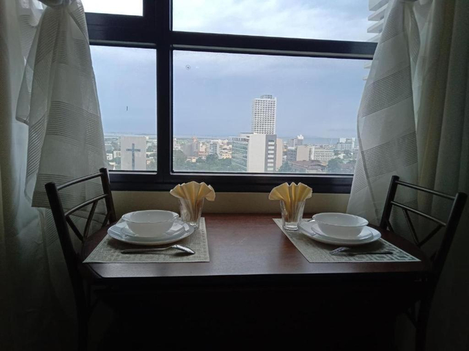 Others 4, Horizon 101 A10 Shortwalk Robinson's Mall + Free Wifi+ Netflix, Cebu City