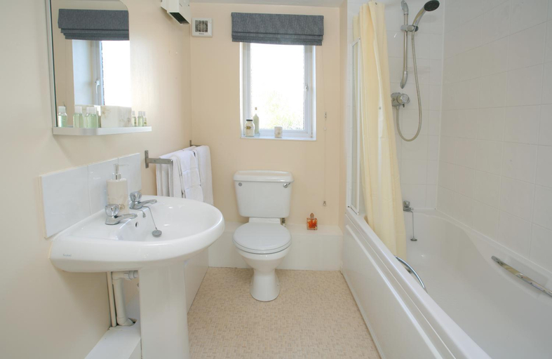 Bathroom 3, Orchard Gate Apartments from Your Stay Bristol, South Gloucestershire
