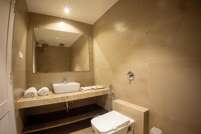 Bathroom 4, Metro Plaza Hotel by RAK Rooms, Dakshina Kannada