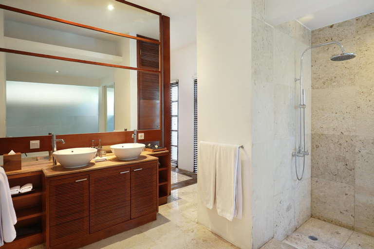 Bathroom 12