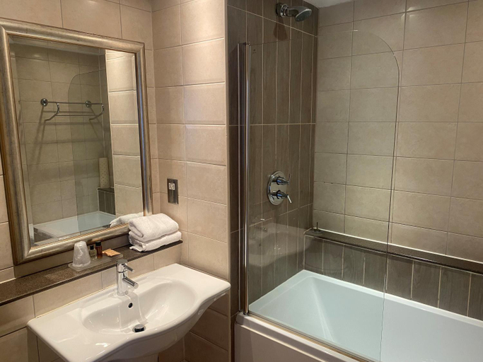 Bathroom 5, Shrigley Hall Hotel and Spa, Cheshire East