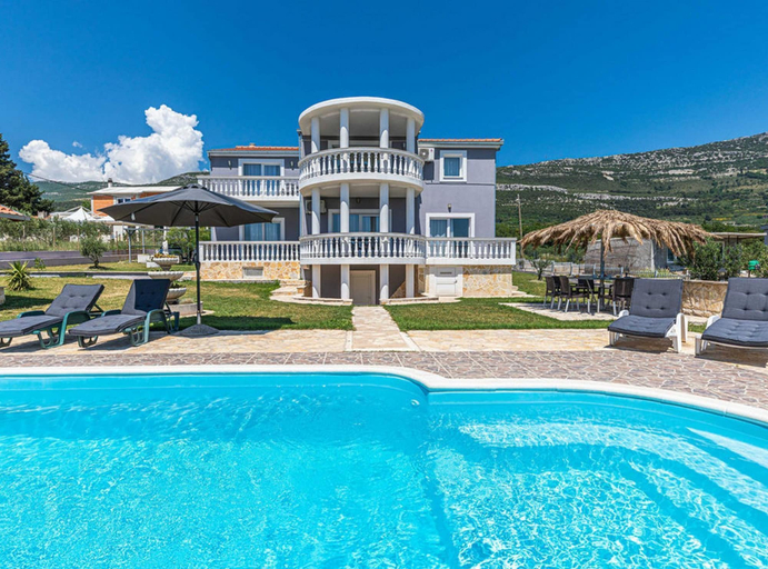 Exterior & Views 2, Exquisite Spacious Villa Bufaline With Pool and Gym, Kaštela