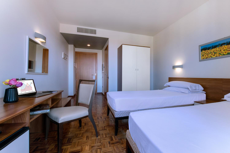 Bedroom 12