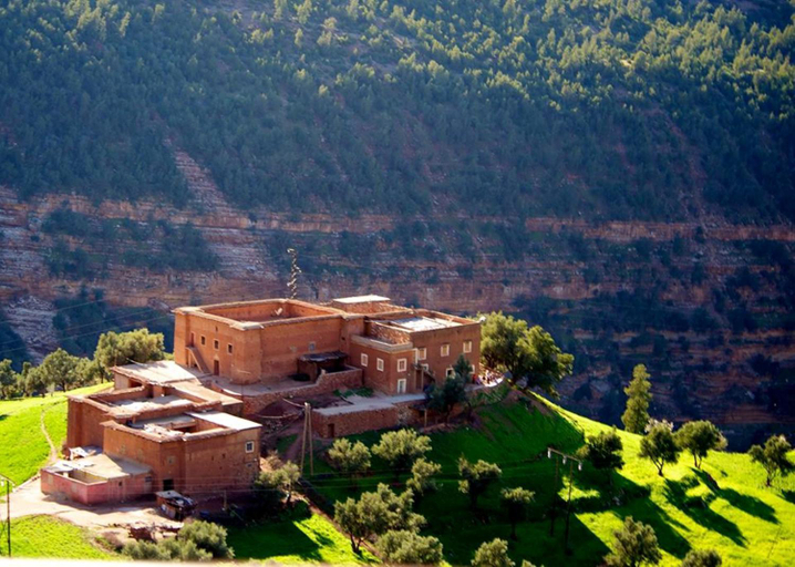 Exterior & Views