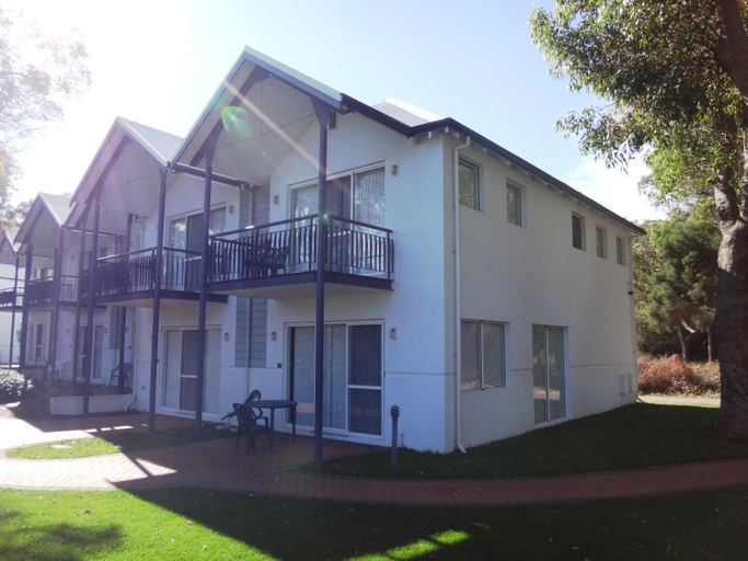 Exterior 3