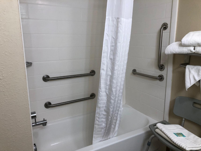 Bathroom 4, Wingate by Wyndham Grove City, Mercer