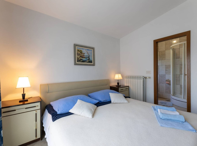 Bedroom 3, Bright and Spacious Apartment With Terrace in Kastel Stafilic, Kaštela