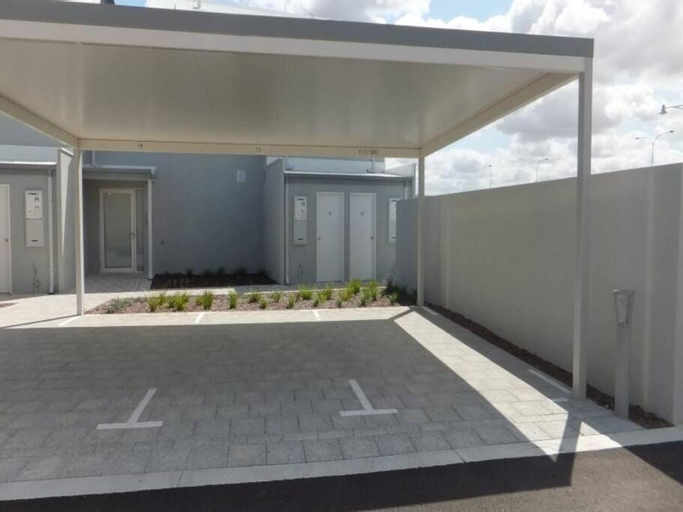 Exterior & Views 1, Modern Luxury 1 Bedroom Apartment - Walk to the shops! Free Wifi, Wanneroo