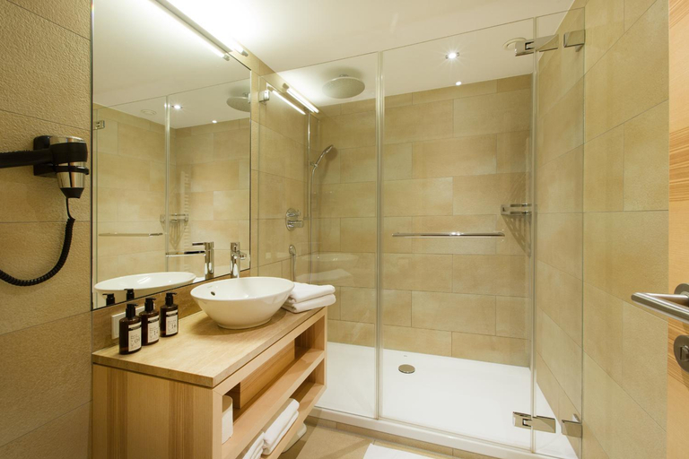Bathroom 3, Familienhotel Mateera Gargellen / Montafon, Bludenz
