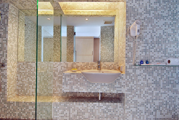 Bathroom 17