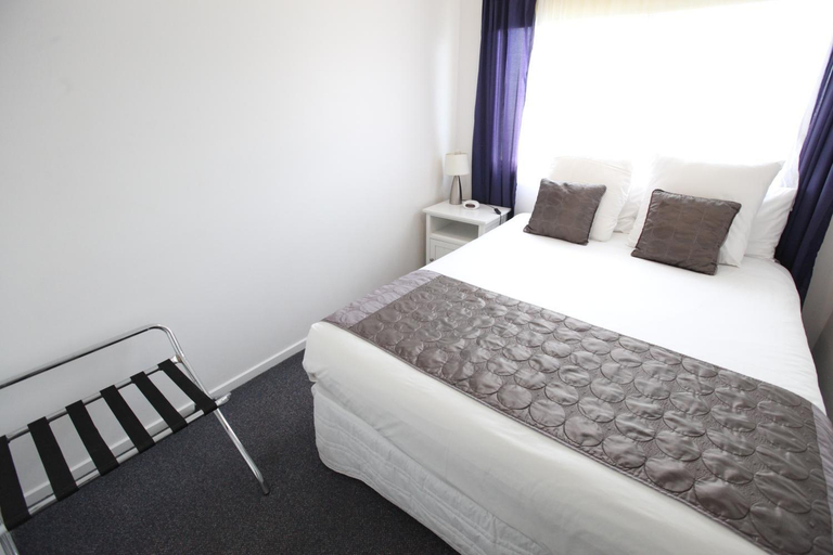 Bedroom 3, Mornington Motel, Melbourne