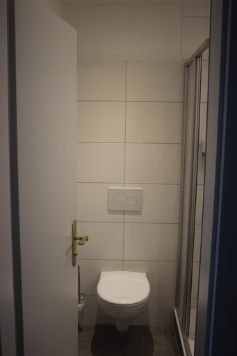 Bathroom 10