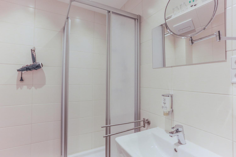 Bathroom 3, Zur Alten Oder, Frankfurt (Oder)