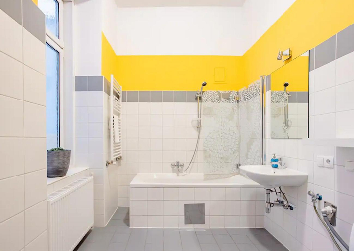 Bathroom 3, Central Apartment for 4 near City Center & Metro U2, Wien