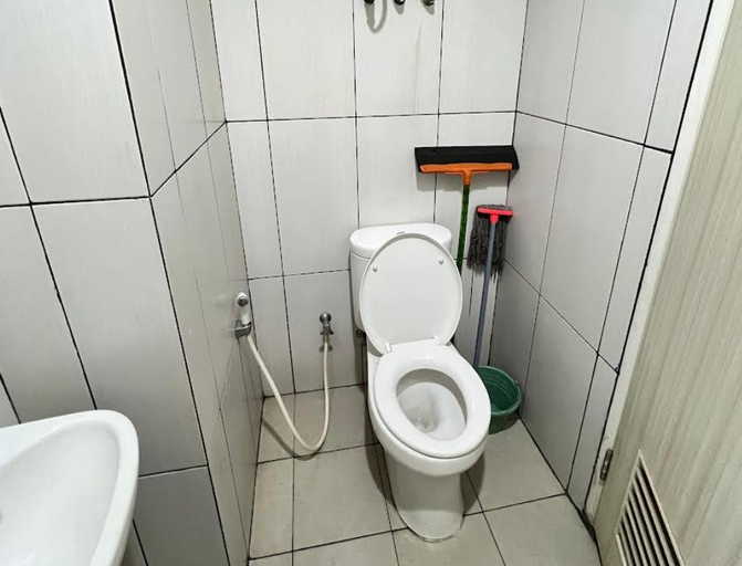 Bathroom 5, Paris Official Grand Kamala Lagoon Bekasi Selatan, Bekasi