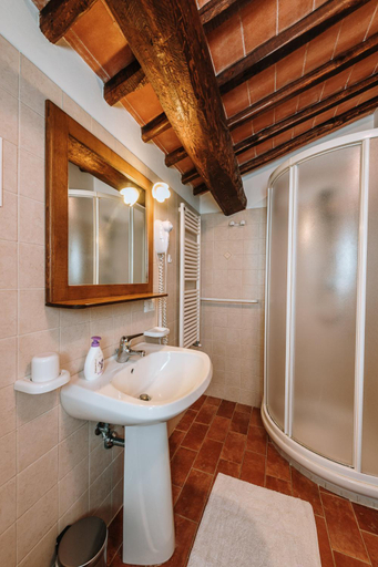 Bathroom 4, Villa Di Sotto, Siena
