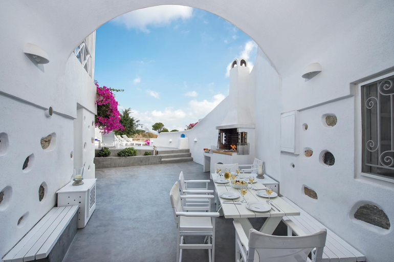 Others 5, Pyrgos 3-Bed Villa Sleeps 8 with Pool and AirCon, South Aegean
