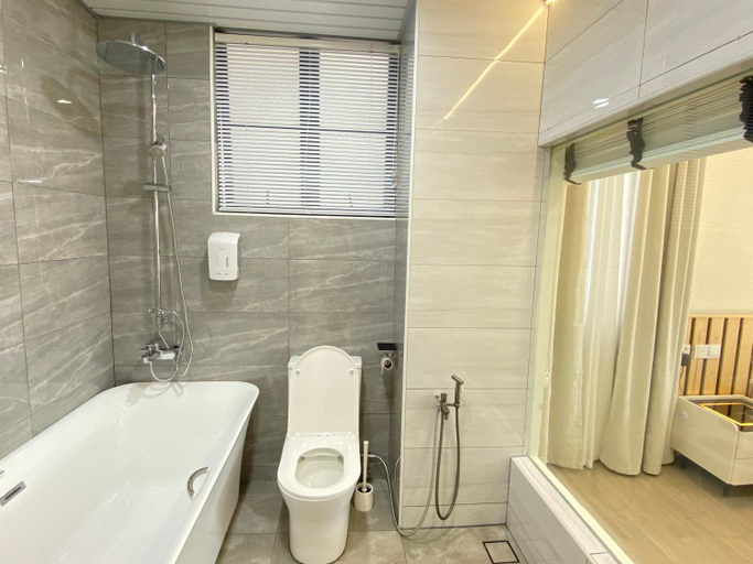 Bathroom 4, Gracious ~ Walking Distance to SEE, SHOP and EAT, Malacca City