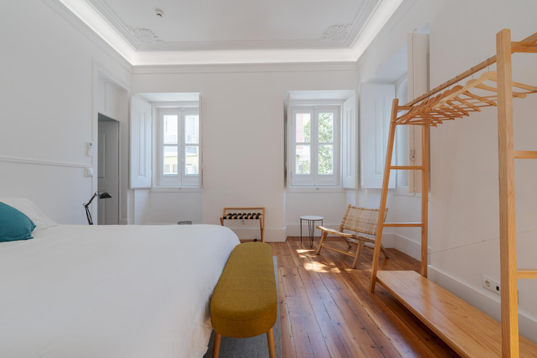 Others 2, Almada Villa, Almada