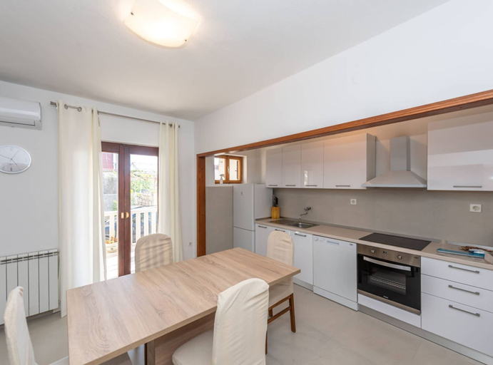 Others 3, Sunny and Sleek Apartment Kastel Novi With Terrace, Kaštela