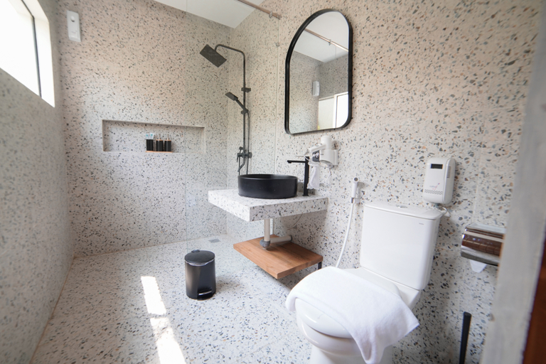 Bathroom 5, Ubu Villa Alston in Yogyakarta, Sleman
