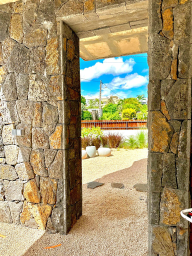 Others 3, Into the Sea - Modern Home Close to the Beach, Black River