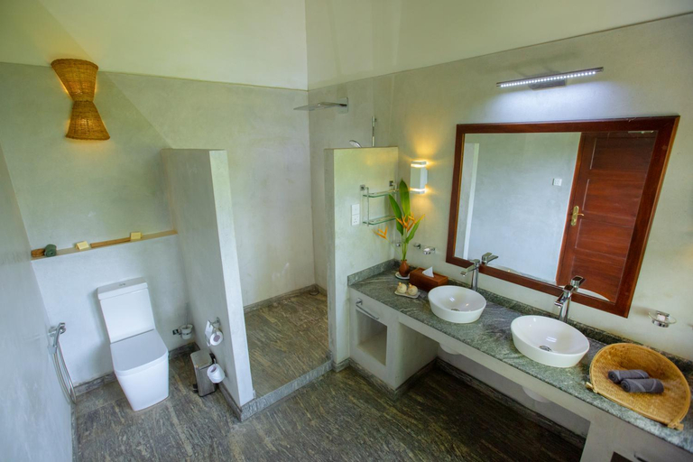 Bathroom 4, Niyagama House, Akmeemana