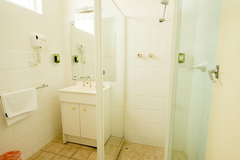 Bathroom 12