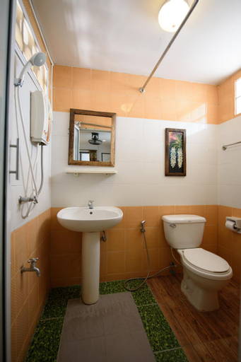 Bathroom 13