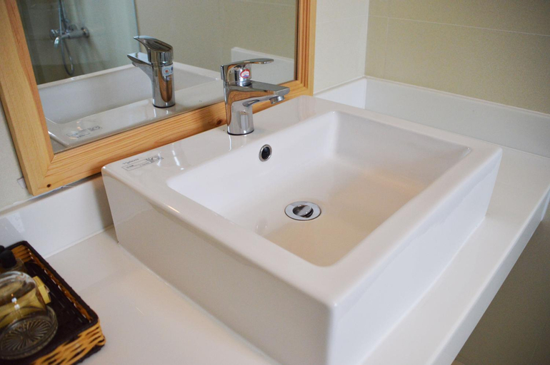 Bathroom 8