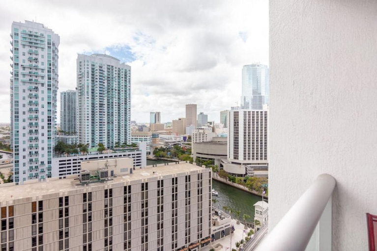 Exterior & Views 4, Deluxe Brickell Suite w pool gym City views, Miami-Dade