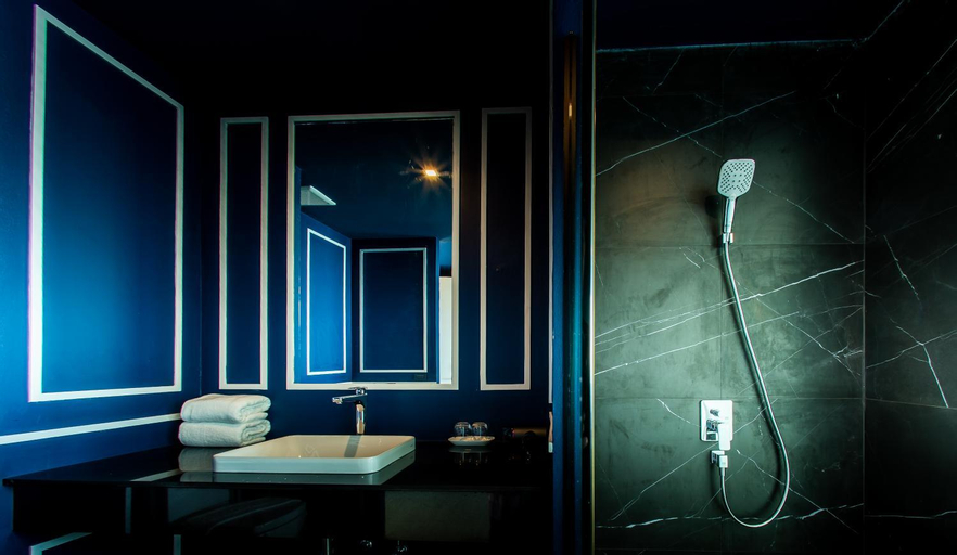 Bathroom 27